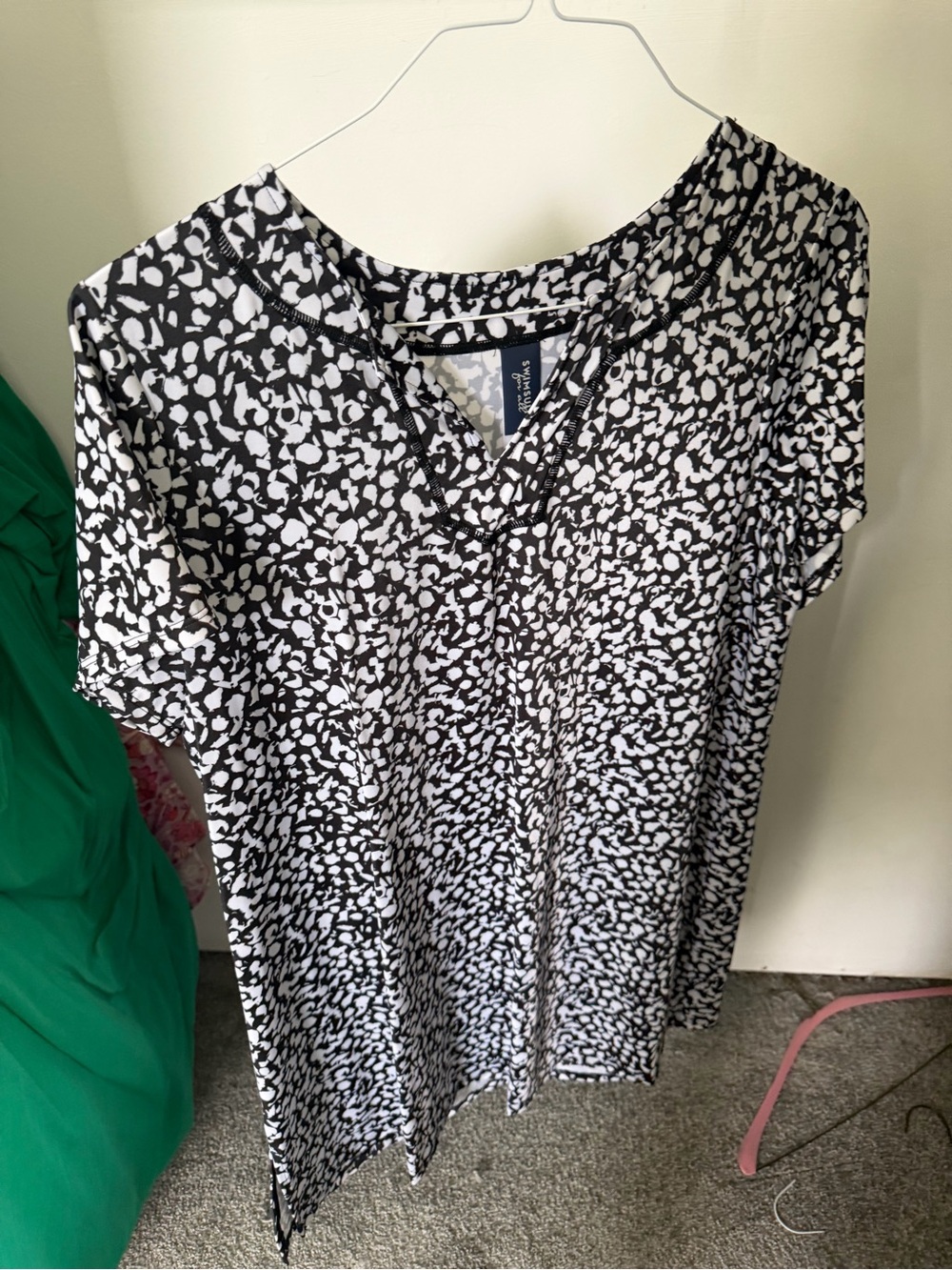 Swimsuits for all women’s Short sleeve Swim Shirt Black white Size 16